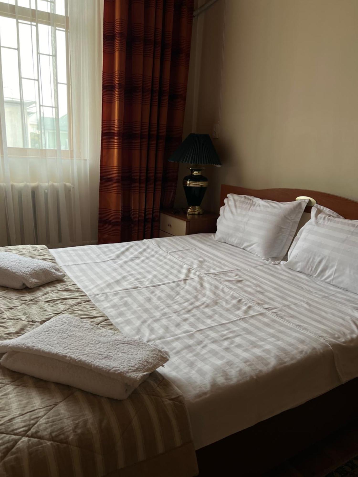 Дом 14 Bed and Breakfast Osh Buitenkant foto